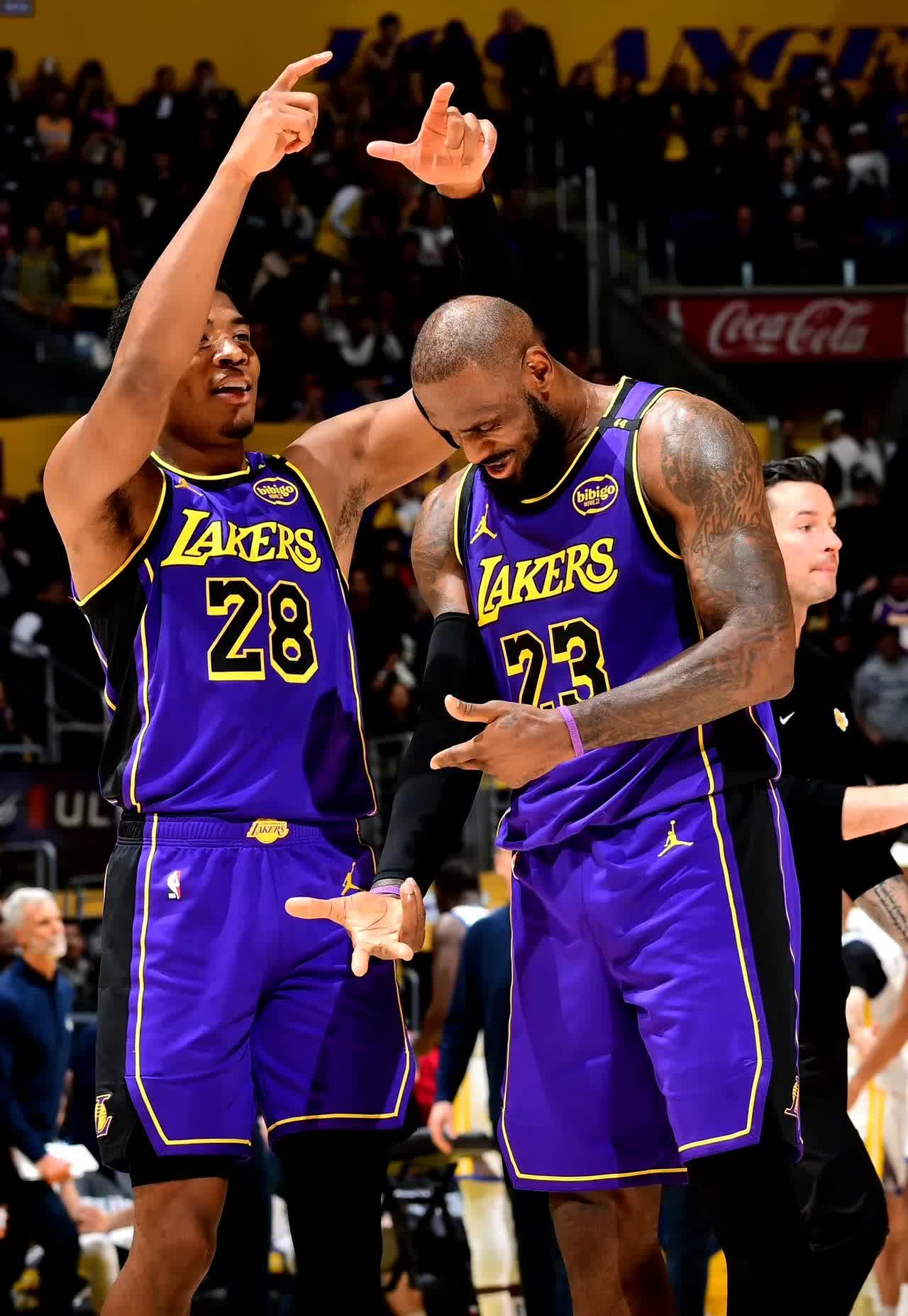 步行者完胜湖人,约基奇点燃赛场 步行者完胜湖人,约基奇点燃赛场