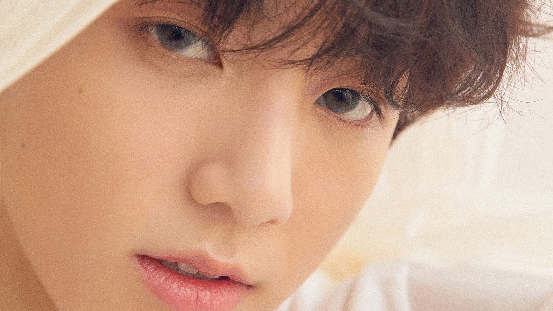 双城记，当加迪夫的歌声遇见慕尼黑的铁壁—论体育英雄唯一性的两种诞生方式