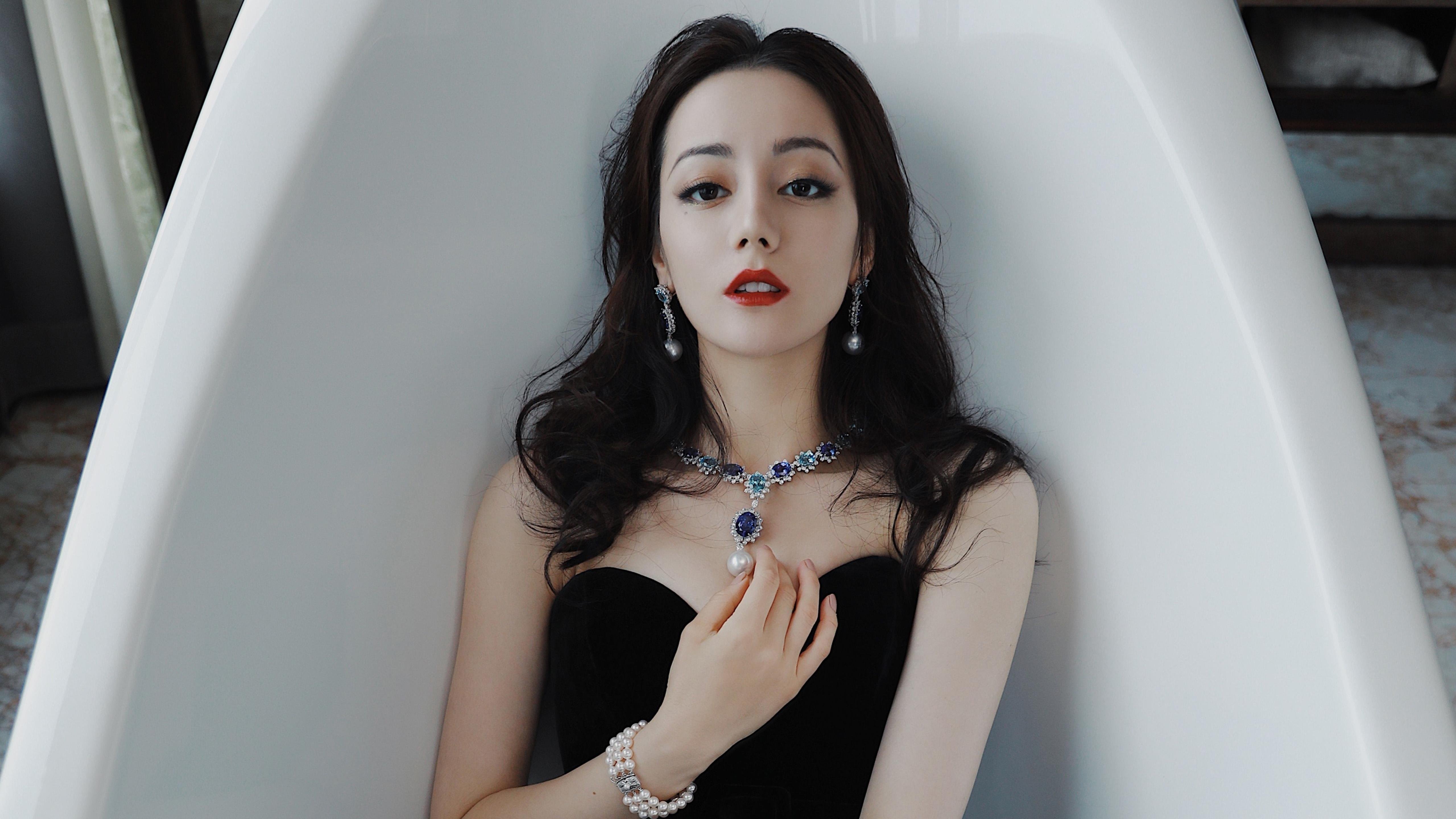 天幕对决,当引擎与体脂率同时刺穿深夜