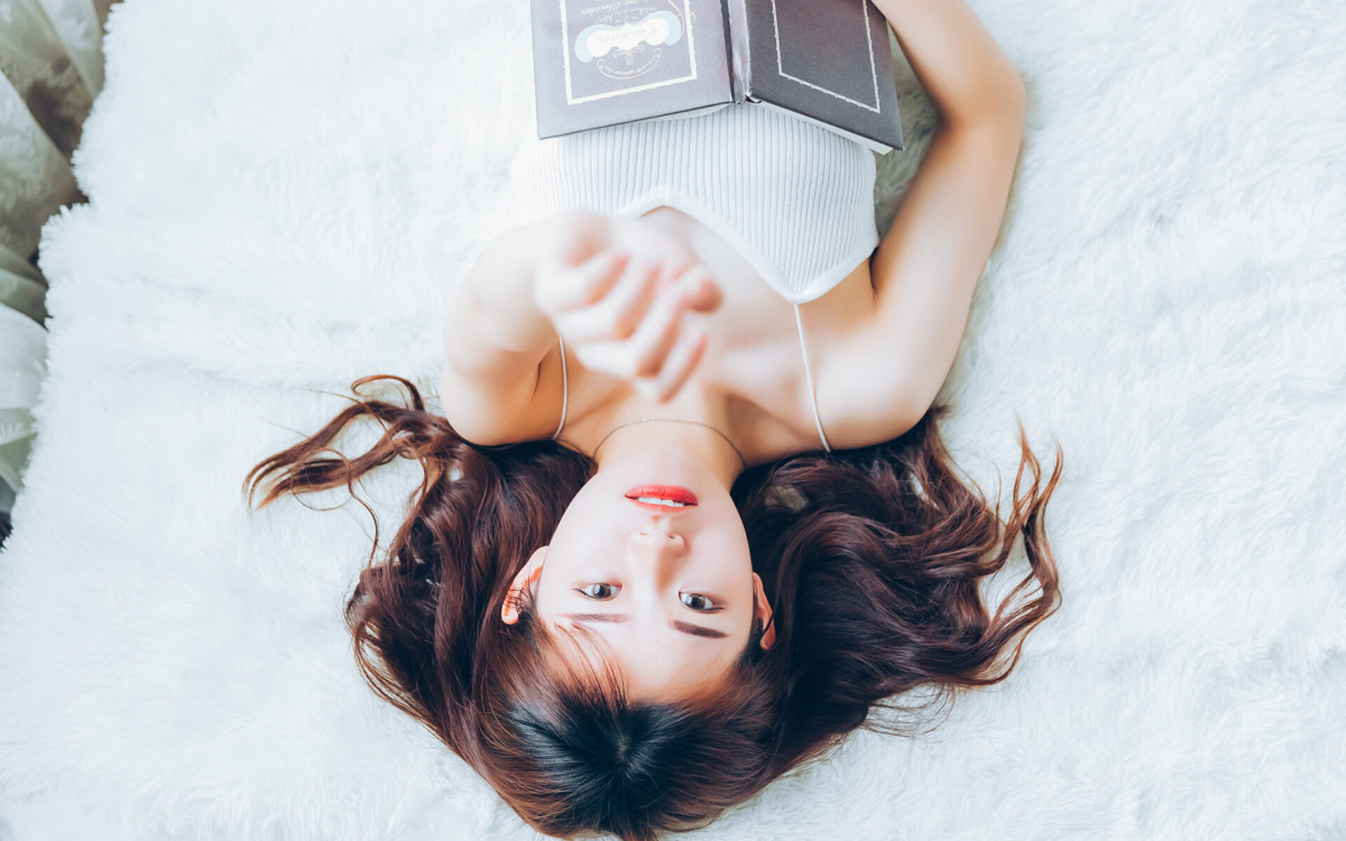 开云体育APP下载-霓虹绿下的红魔，当尼日利亚少年在梦剧场完成弑神